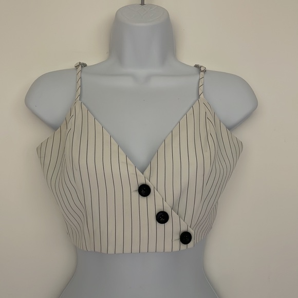 White and Black formal crop - Picture 2 of 6